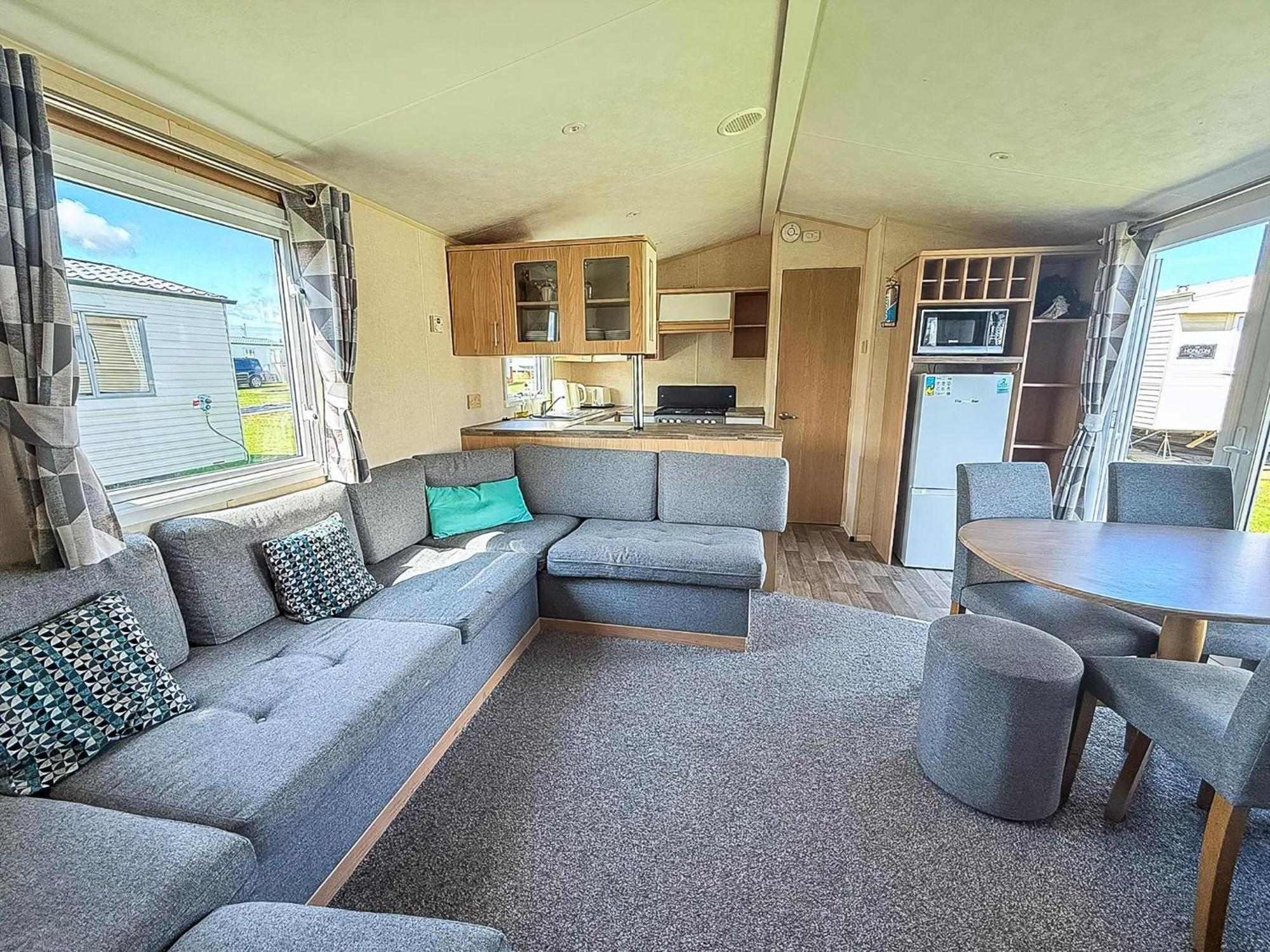 Lovely 8 Berth Caravan Nearby Scratby Beach In Norfolk Ref 50021F Great Yarmouth Exteriör bild